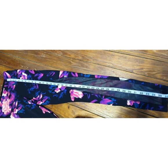 Victoria Secret PINK Tropical Floral Ultimate Leggings w/Mesh cutouts Medium - Picture 9 of 10
